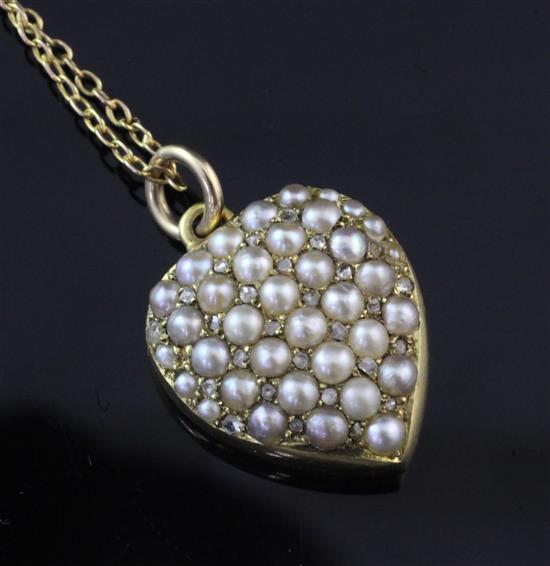 A Victorian 15ct gold, split pearl and diamond set heart shaped pendant locket, pendant pendant 1in.